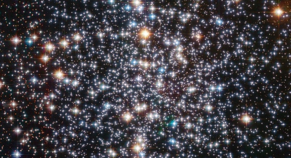 Εντυπωσιακή εικόνα: Αστρονόμοι εντοπίζουν μια σπάνιου μεγέθους μαύρη τρύπα