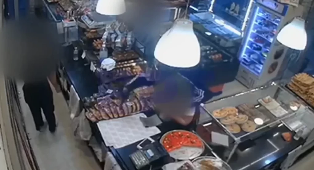 Ένοπλη ληστεία σε φούρνο -Απειλούσε την υπάλληλο με όπλο σε απόσταση αναπνοής Ένοπλη ληστεία σε φούρνο -Απειλούσε την υπάλληλο με όπλο σε απόσταση αναπνοής