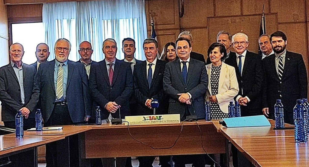 Πραγματοποιήθηκε σήμερα το μεσημέρι η τελετή παράδοσης –παραλαβής στο Υπουργείο Αγροτικής Ανάπτυξης και Τροφίμων Πραγματοποιήθηκε σήμερα το μεσημέρι η τελετή παράδοσης –παραλαβής στο Υπουργείο Αγροτικής Ανάπτυξης και Τροφίμων