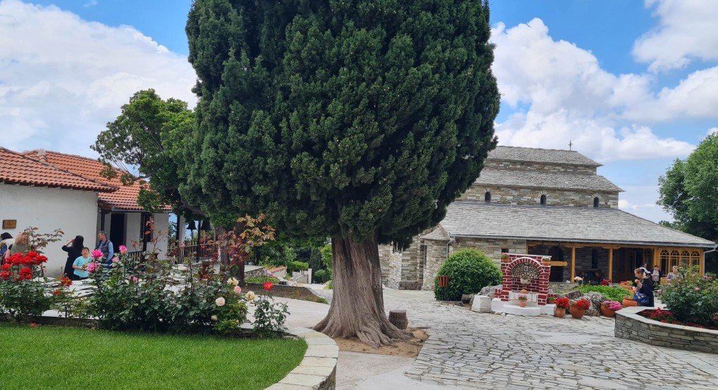 Η Ιερά Μονή της Παναγίας Οδηγήτριας στο Πήλιο Η Ιερά Μονή της Παναγίας Οδηγήτριας στο Πήλιο