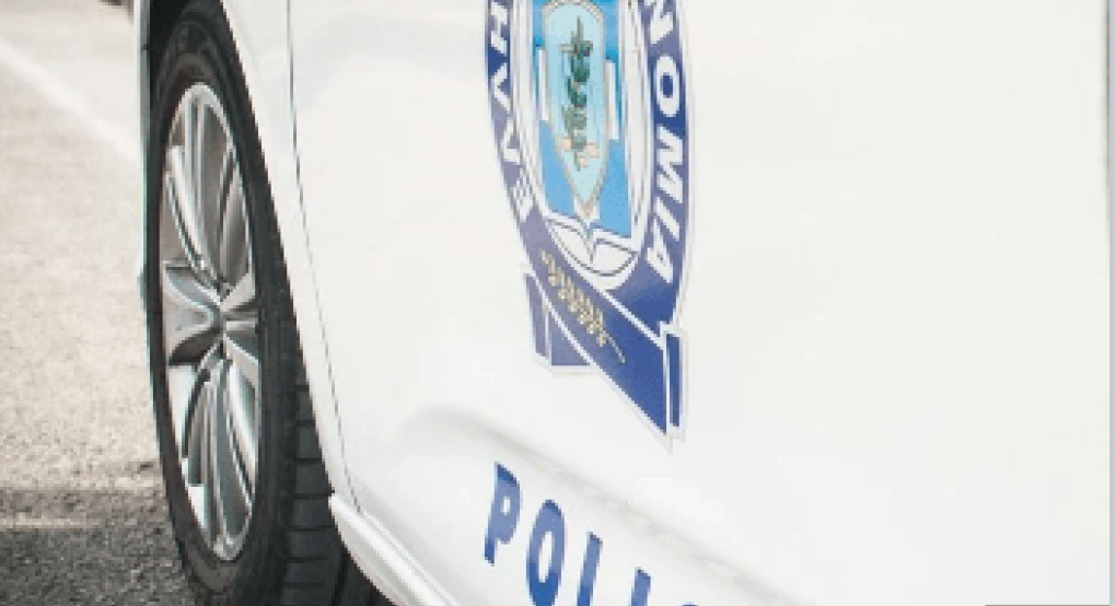 Ημαθία: Σύλληψη γυναίκας για κλοπή και συναλλαγές με κλεμμένες τραπεζικές κάρτες Ημαθία: Σύλληψη γυναίκας για κλοπή και συναλλαγές με κλεμμένες τραπεζικές κάρτες