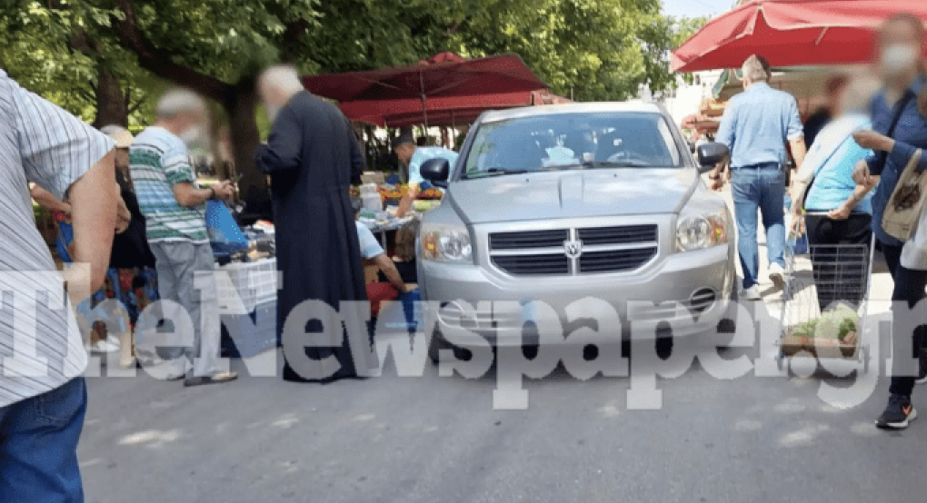 Ιερέας μπούκαρε με αυτοκίνητο σε λαϊκή αγορά και παρέσυρε γυναίκα Ιερέας μπούκαρε με αυτοκίνητο σε λαϊκή αγορά και παρέσυρε γυναίκα