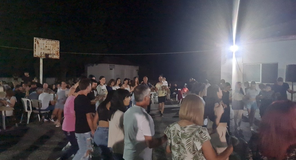 Παρακάθ στο Νεοχώρι Αλμωπίας Παρακάθ στο Νεοχώρι Αλμωπίας