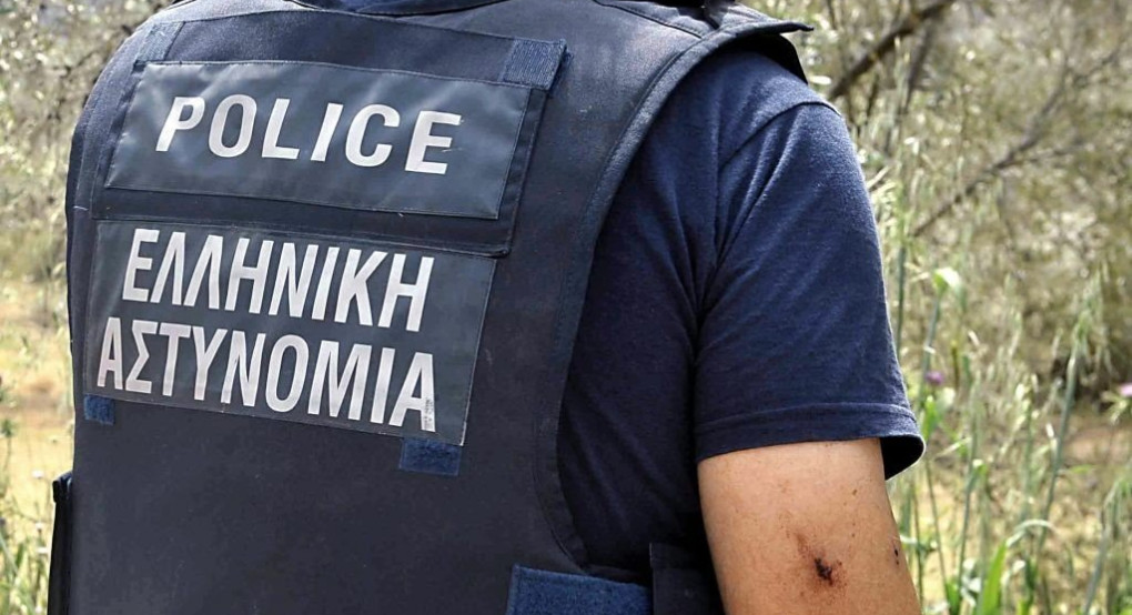 Ξυλοκόπησε τη σύζυγό του και το γιο του με τη βοήθεια του αδελφού του Ξυλοκόπησε τη σύζυγό του και το γιο του με τη βοήθεια του αδελφού του