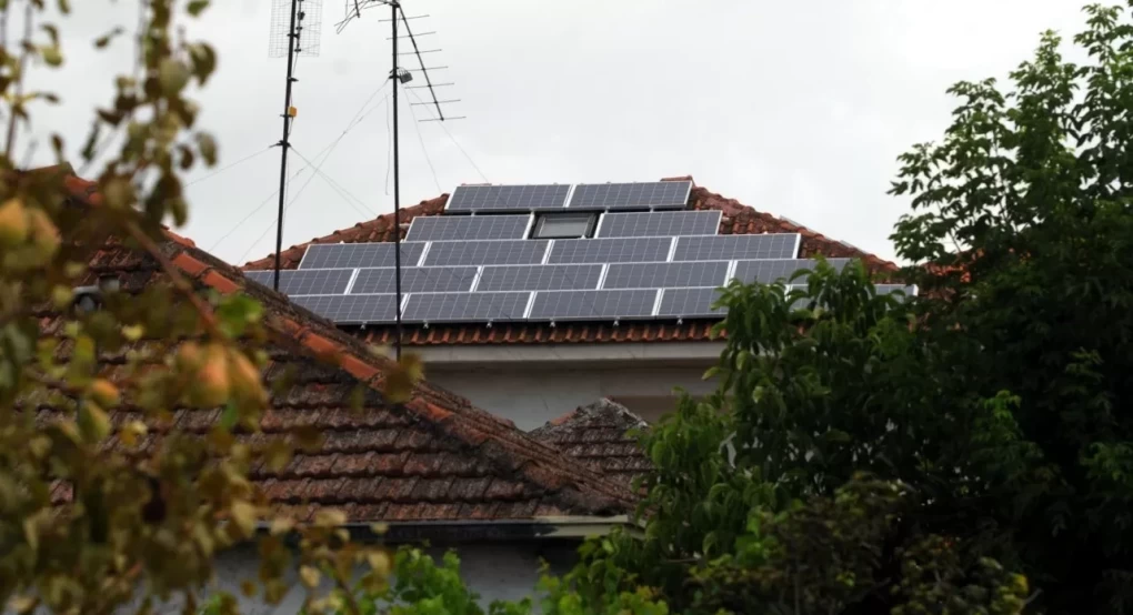 Φωτοβολταϊκά στη στέγη: Συνεχίζονται οι αιτήσεις στο πρόγραμμα για τις επιδοτήσεις