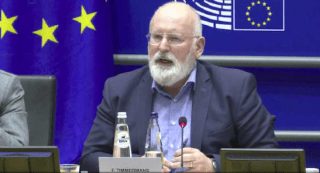 «Θρίλερ» καθ' όλη τη διάρκεια του Μαΐου με την προτεινόμενη νομοθεσία της Κομισιόν για τη μείωση της χρήσης των φυτοφαρμάκων «Θρίλερ» καθ' όλη τη διάρκεια του Μαΐου με την προτεινόμενη νομοθεσία της Κομισιόν για τη μείωση της χρήσης των φυτοφαρμάκων