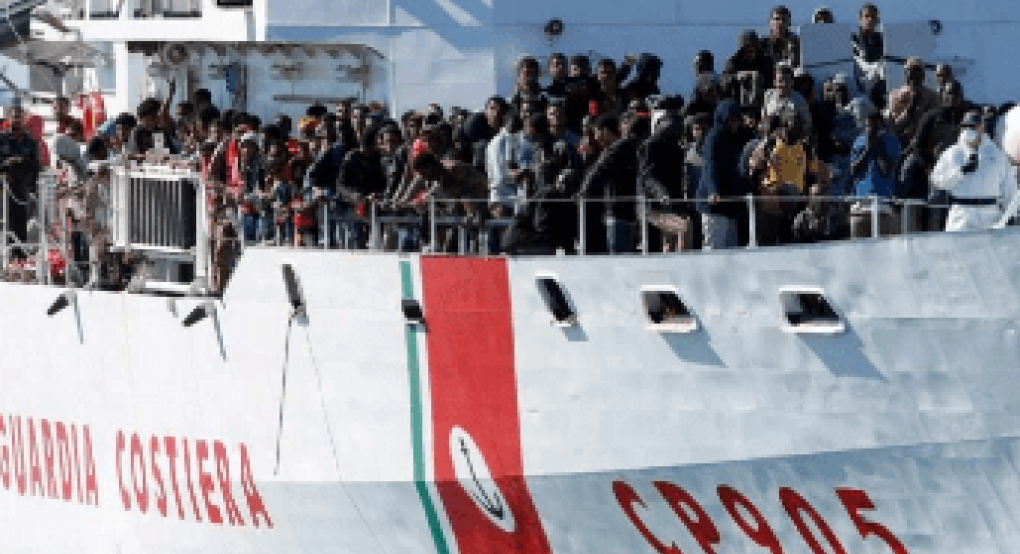 Συναγερμός στην Ιταλία: Παράτυποι μετανάστες επιχείρησαν να καταλάβουν τουρκικό εμπορικό πλοίο Συναγερμός στην Ιταλία: Παράτυποι μετανάστες επιχείρησαν να καταλάβουν τουρκικό εμπορικό πλοίο