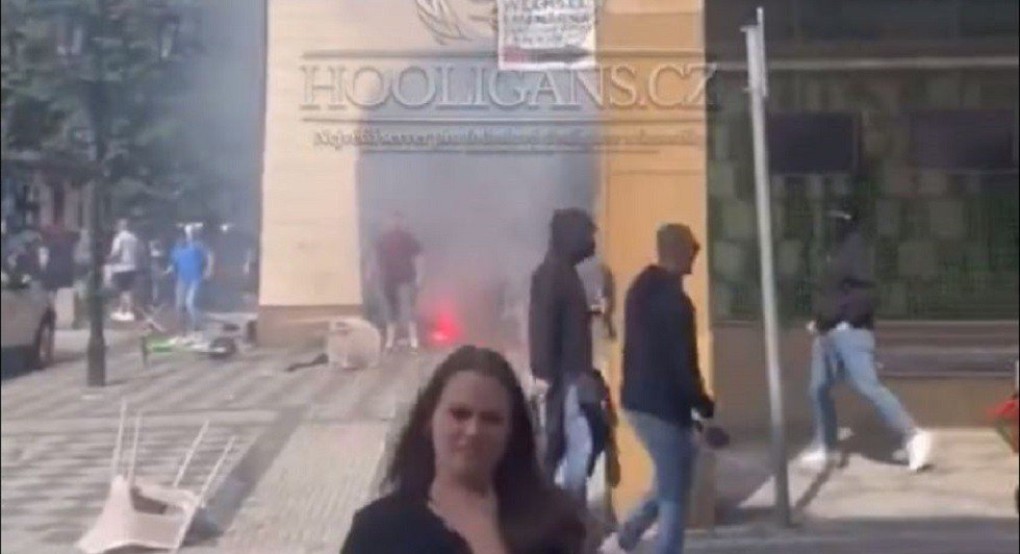 Επεισόδια με τραυματίες και συλλήψεις στην Πράγα πριν τον τελικό του Conference League Επεισόδια με τραυματίες και συλλήψεις στην Πράγα πριν τον τελικό του Conference League