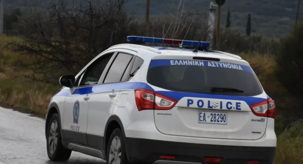 Πάτρα: Μικρό παιδί βρισκόταν μόνο του σε κλειδωμένο αυτοκίνητο Πάτρα: Μικρό παιδί βρισκόταν μόνο του σε κλειδωμένο αυτοκίνητο