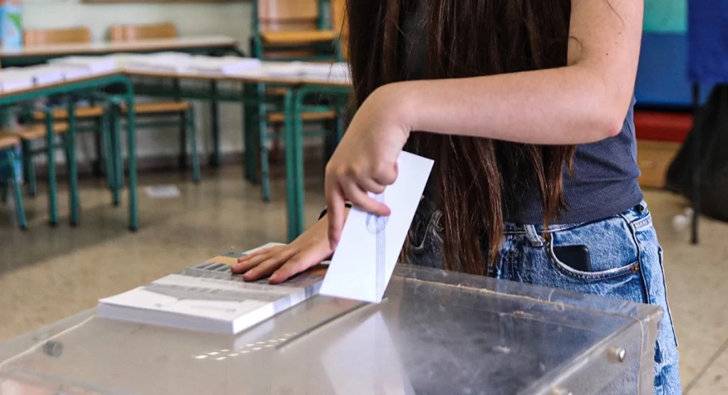 Στις κάλπες σήμερα οι Έλληνες - Χρήσιμες πληροφορίες πριν από την είσοδο στο παραβάν Στις κάλπες σήμερα οι Έλληνες - Χρήσιμες πληροφορίες πριν από την είσοδο στο παραβάν