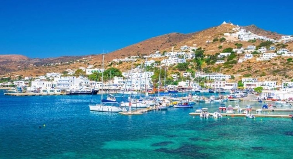 Ίος: Φεύγουν οι Ιρλανδοί μετά τον θάνατο των δύο 18χρονων - Στον Πειραιά η νεκροψία