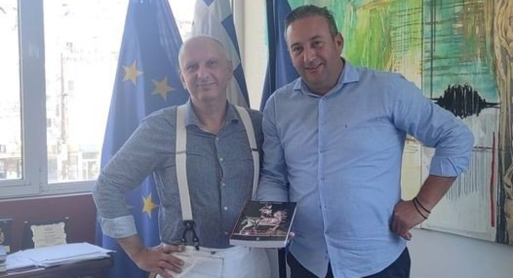 Με τον Χρήστο Μπάτση συναντήθηκε ο Σκυδραίος συγγραφέας Χρήστος Ζηκούλης Με τον Χρήστο Μπάτση συναντήθηκε ο Σκυδραίος συγγραφέας Χρήστος Ζηκούλης