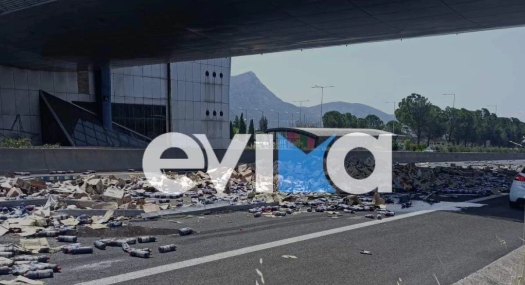 Σοβαρό τροχαίο με δύο νταλίκες στο ρεύμα προς Λαμία Σοβαρό τροχαίο με δύο νταλίκες στο ρεύμα προς Λαμία