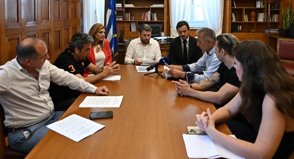 Ανδρουλάκης: «Έχουμε χρέος να μην ξεχάσουμε την τραγωδία στα Τέμπη και να πληρώσουν οι υπεύθυνοι» Ανδρουλάκης: «Έχουμε χρέος να μην ξεχάσουμε την τραγωδία στα Τέμπη και να πληρώσουν οι υπεύθυνοι»