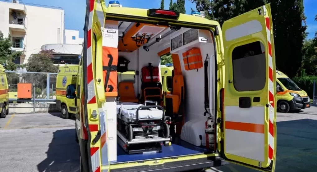 Κατερίνη: Σύγκρουση τουριστικού λεωφορείου με Ι.Χ. Κατερίνη: Σύγκρουση τουριστικού λεωφορείου με Ι.Χ.