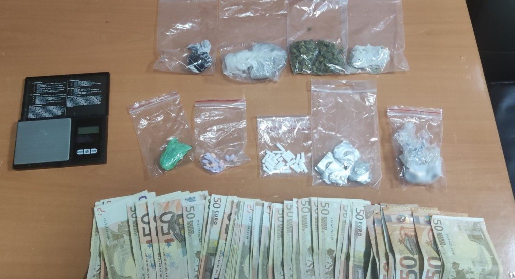 Με τη μύτη του ROXY στα πράσα πλειάδα ναρκωτικών Με τη μύτη του ROXY στα πράσα πλειάδα ναρκωτικών