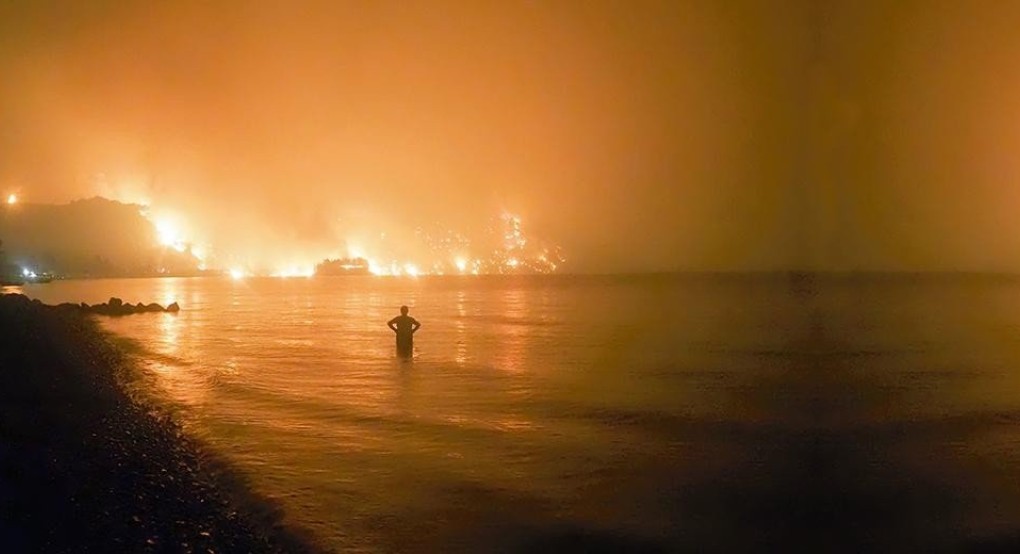 Η Ευρώπη καίγεται, πνίγεται, ξεραίνεται και το πληρώνει ακριβά! Η Ευρώπη καίγεται, πνίγεται, ξεραίνεται και το πληρώνει ακριβά!