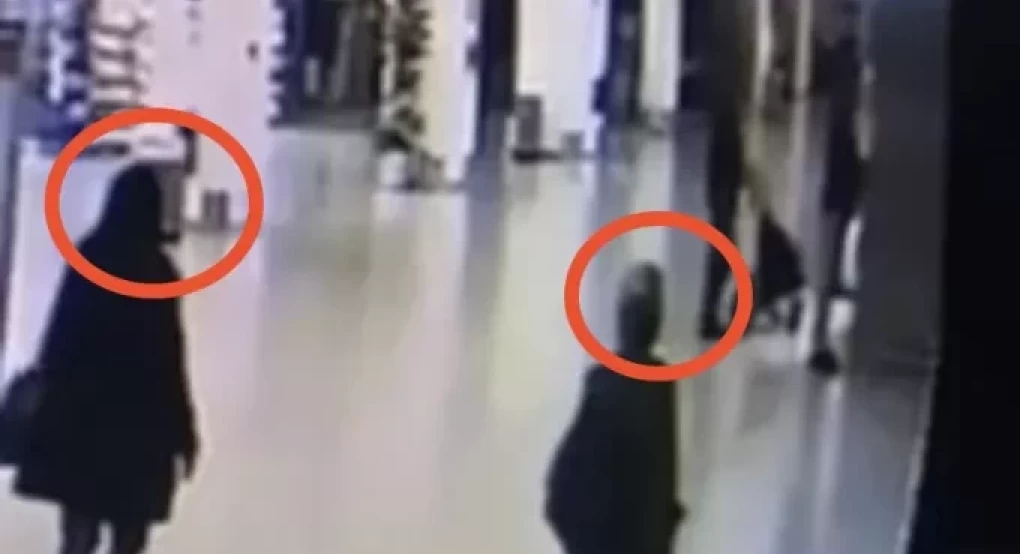Έκαναν τους πελάτες σε ακριβά μαγαζιά στη Μύκονο και άρπαζαν ό,τι έβρισκαν Έκαναν τους πελάτες σε ακριβά μαγαζιά στη Μύκονο και άρπαζαν ό,τι έβρισκαν