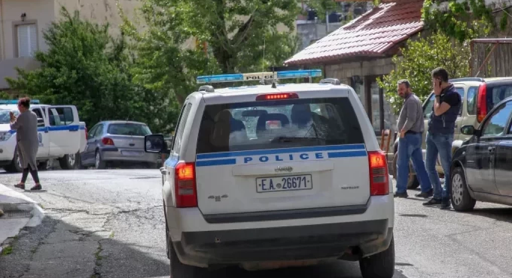 Διακινητής έκρυβε μάνα και κόρη στο πορτ – μπαγκάζ του αυτοκινήτου που τις μετέφερε Διακινητής έκρυβε μάνα και κόρη στο πορτ – μπαγκάζ του αυτοκινήτου που τις μετέφερε