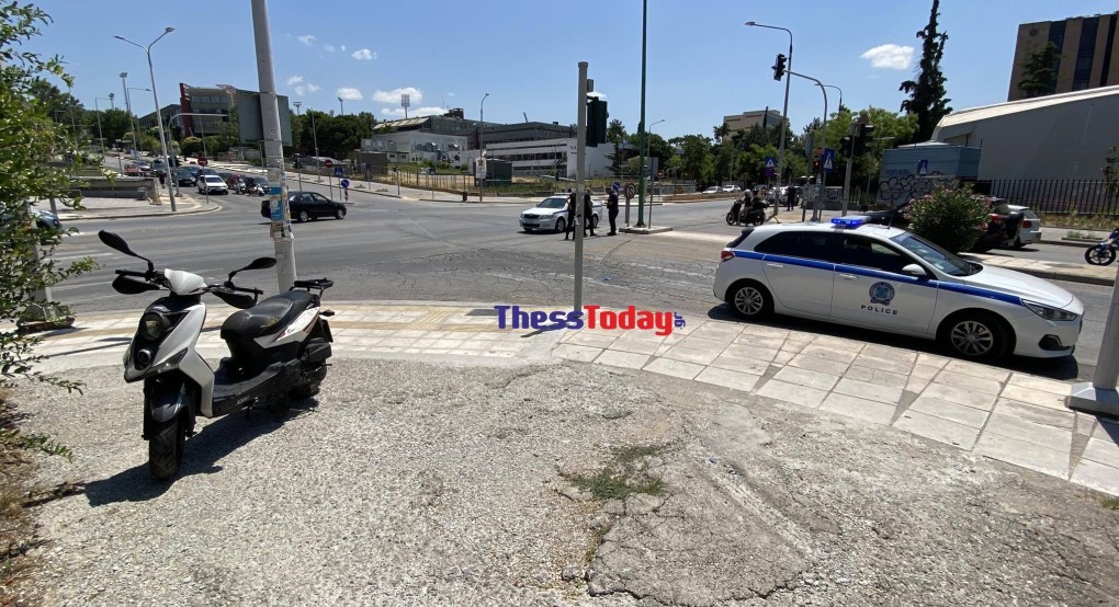 Σοβαρό τροχαίο με μηχανή στο κέντρο της Θεσσαλονίκης – Βαριά τραυματισμένος ο οδηγός (ΦΩΤΟ-VIDEO)