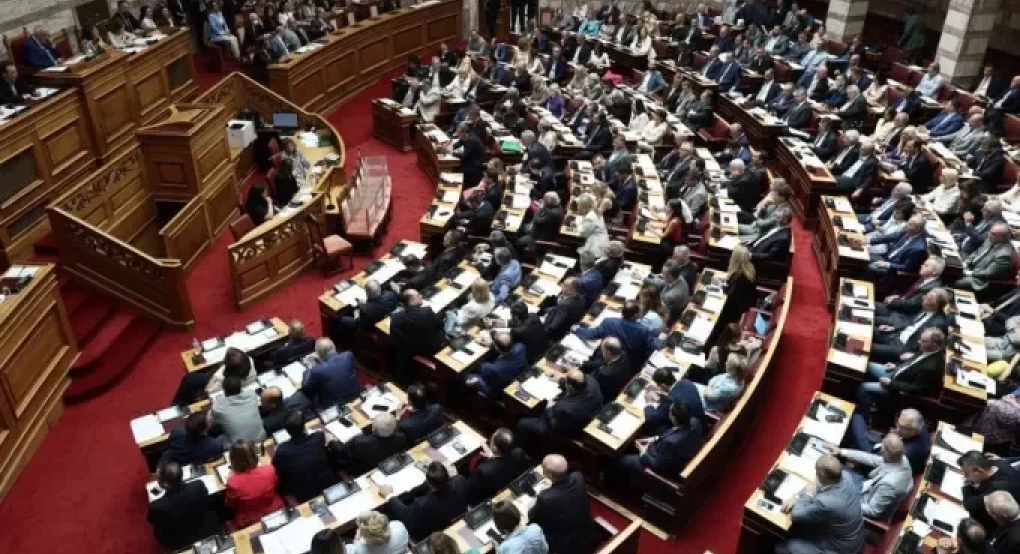 Στη Βουλή δικογραφία έπειτα από μήνυση επιζήσασας στα Τέμπη κατά του Κώστα Αχ. Καραμανλή Στη Βουλή δικογραφία έπειτα από μήνυση επιζήσασας στα Τέμπη κατά του Κώστα Αχ. Καραμανλή