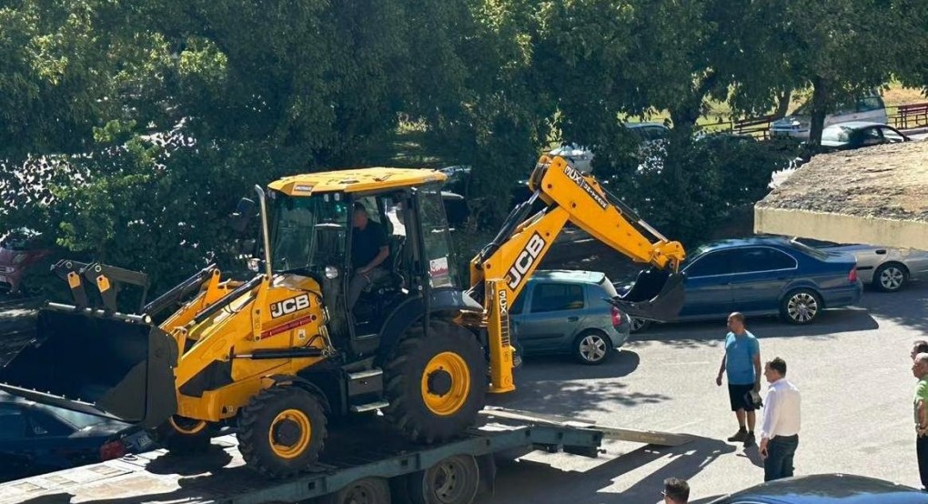 Καινούργιος φορτωτής- εκσκαφέας (JCB) στον δήμο Παιονίας Καινούργιος φορτωτής- εκσκαφέας (JCB) στον δήμο Παιονίας
