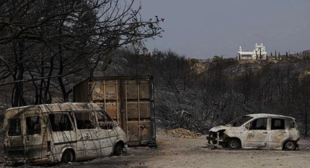 Φωτιά στη Ρόδο: Αίρεται ο κίνδυνος για 3 οικισμούς – Επιστρέφουν οι κάτοικοι στα σπίτια τους