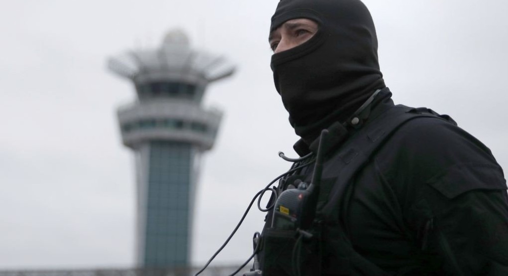 Συναγερμός στο αεροδρόμιο «Σαρλ ντε Γκωλ» – Σφαίρες κατά τελωνειακής υπαλλήλου