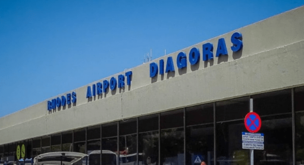 Ρόδος / Μαζική αποχώρηση τουριστών από το νησί – Γεμάτο το αεροδρόμιο Ρόδος / Μαζική αποχώρηση τουριστών από το νησί – Γεμάτο το αεροδρόμιο