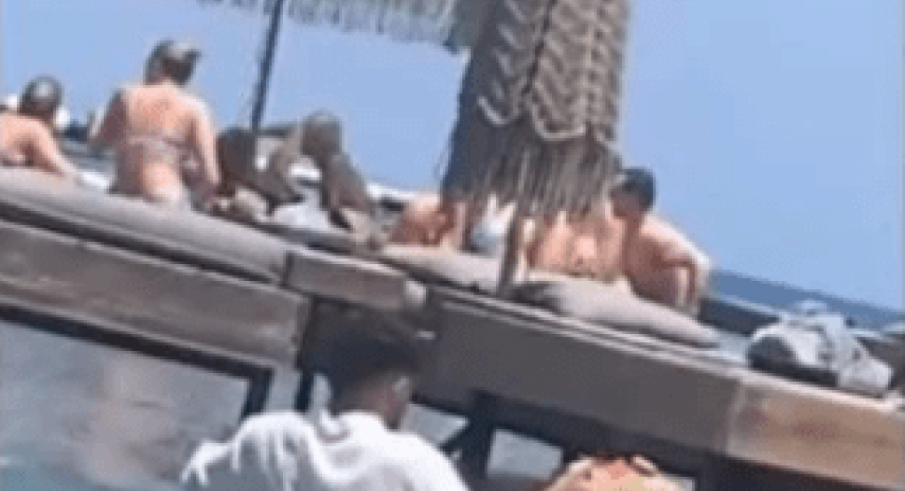 Φωτιά στη Ρόδο / Ζημιές στο beach bar που εξυπηρετούσε πελάτες δια θαλάσσης