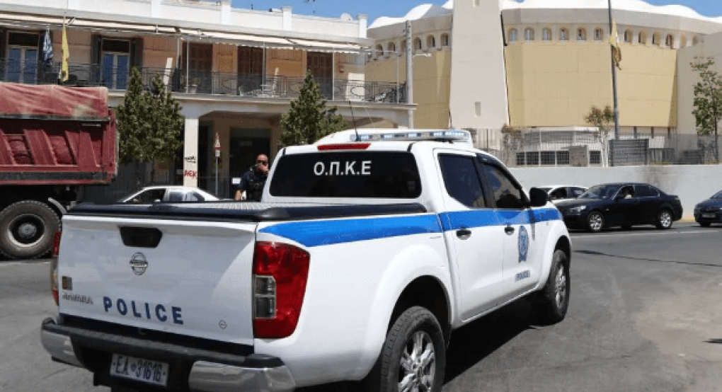 «Ταμπουρωμένοι» σε ξενοδοχείο της Αθήνας Κροάτες χούλιγκανς «Ταμπουρωμένοι» σε ξενοδοχείο της Αθήνας Κροάτες χούλιγκανς
