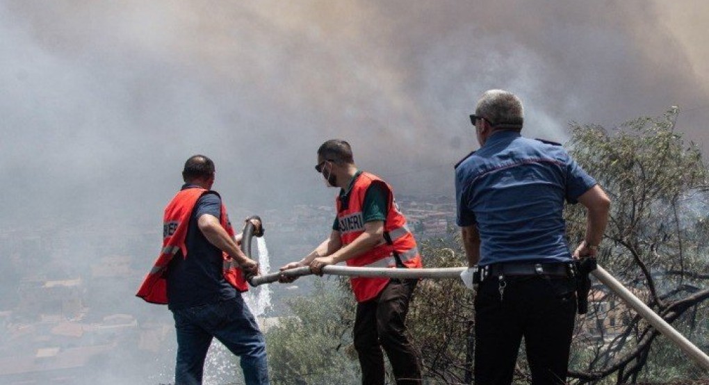 Ιταλία: Επτά νεκροί από τις πυρκαγιές και τις πλημύρες Ιταλία: Επτά νεκροί από τις πυρκαγιές και τις πλημύρες