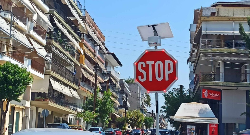 Νέο φωτεινό STOP στην επικίνδυνη διασταύρωση Ταβουλάρη-Στράντζης