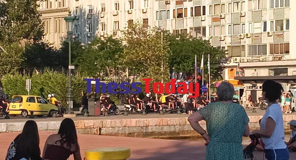 Μηχανοκίνητη πομπή οπαδών του Άρη στη Λ. Νίκης (video) Μηχανοκίνητη πομπή οπαδών του Άρη στη Λ. Νίκης (video)