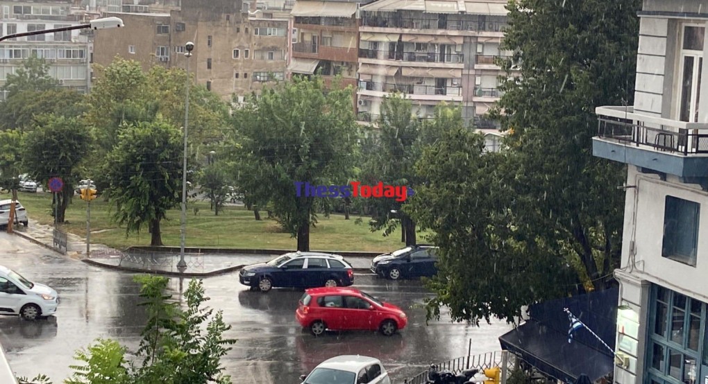 Θεσσαλονίκη: Ανάσες δροσιάς έφερε η βροχή Θεσσαλονίκη: Ανάσες δροσιάς έφερε η βροχή