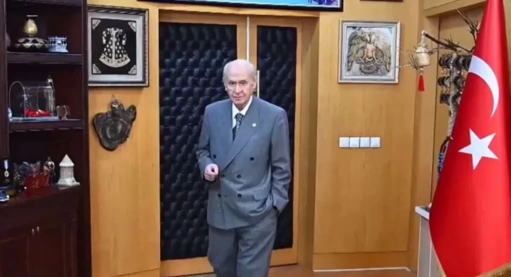 Συνεχίζει να προκαλεί η Τουρκία: Ο Μπαχτσελί σε βίντεο με στρατιωτικές μπότες και μήνυμα «Η Κύπρος είναι τουρκική» Συνεχίζει να προκαλεί η Τουρκία: Ο Μπαχτσελί σε βίντεο με στρατιωτικές μπότες και μήνυμα «Η Κύπρος είναι τουρκική»