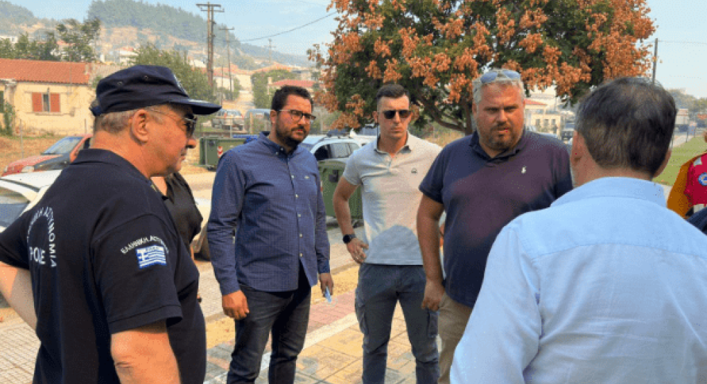 Ο Γραμματέας της Κ.Π.Ε. του ΠΑΣΟΚ-Κινήματος Αλλαγής, Ανδρέας Σπυρόπουλος στο πύρινο μέτωπο στον Έβρο Ο Γραμματέας της Κ.Π.Ε. του ΠΑΣΟΚ-Κινήματος Αλλαγής, Ανδρέας Σπυρόπουλος στο πύρινο μέτωπο στον Έβρο