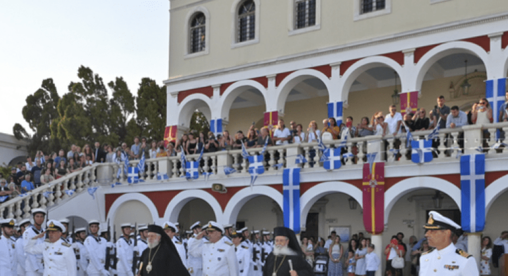 Η μπάντα του Πολεμικού Ναυτικού ψάλει τον Εθνικό Ύμνο στην Τήνο (βίντεο) Η μπάντα του Πολεμικού Ναυτικού ψάλει τον Εθνικό Ύμνο στην Τήνο (βίντεο)