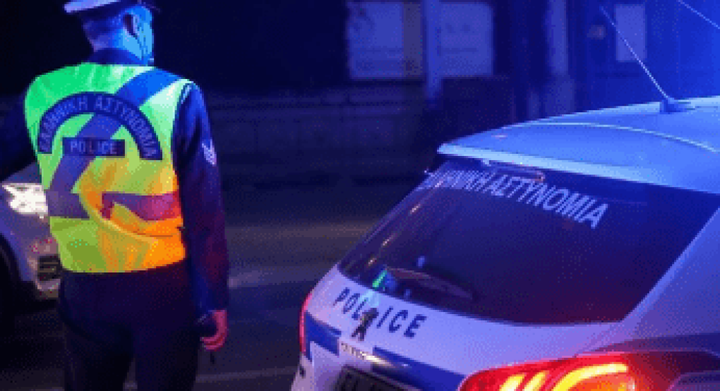 Φορτηγό ανετράπη σε παράδρομο της λεωφόρου Κηφισού Φορτηγό ανετράπη σε παράδρομο της λεωφόρου Κηφισού