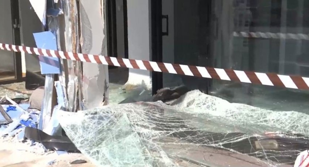 Τροχαίο ατύχημα στη Λεωφόρο Κηφισίας: Ι.Χ έπεσε σε τζαμαρία καταστήματος