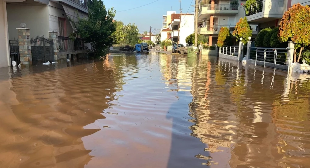 Λάρισα: Αγωνία από τον φουσκωμένο Πηνειό - «Τις τελευταίες ώρες ανεβαίνει πιο γρήγορα το νερό» Λάρισα: Αγωνία από τον φουσκωμένο Πηνειό - «Τις τελευταίες ώρες ανεβαίνει πιο γρήγορα το νερό»