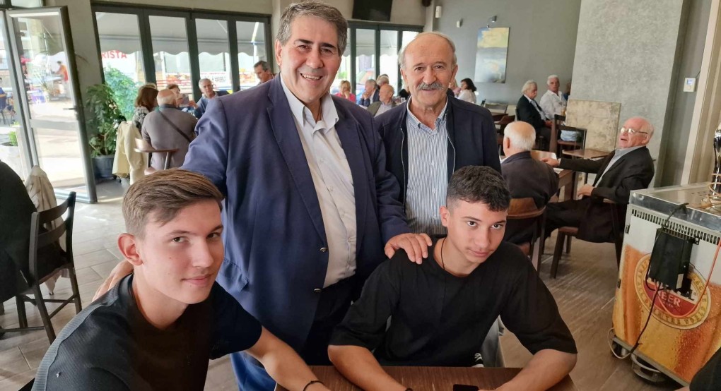 Με νέους του Αρχαγγέλου ο Ιορδάνης Τζαμτζης Με νέους του Αρχαγγέλου ο Ιορδάνης Τζαμτζης