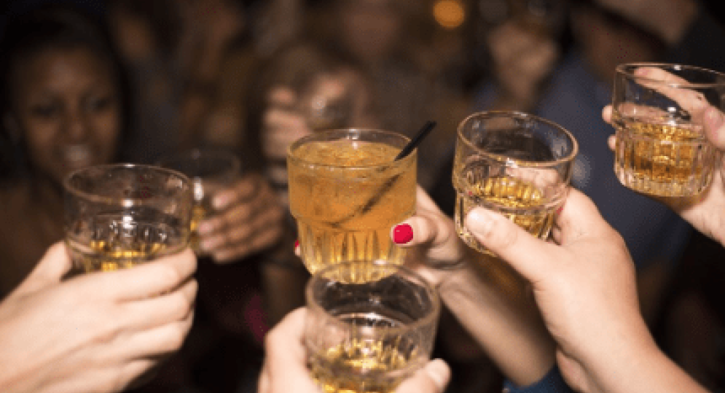 ΑΑΔΕ – Επιχείρηση Κάβος: Φοροδιαφυγή, νοθευμένα ποτά και λουκέτο σε 28 μπαρ