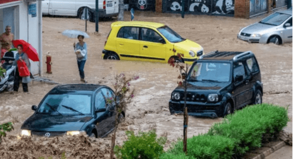 Σε Πιερία και Χαλκιδική αναμένεται η κακοκαιρία τις επόμενες ώρες Σε Πιερία και Χαλκιδική αναμένεται η κακοκαιρία τις επόμενες ώρες