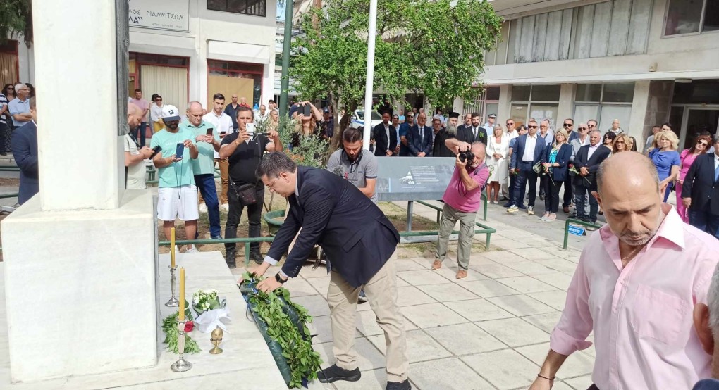 Γιαννιτσά 14η Σεπτεμβρίου: Παρόντες οι Περιφερειακοί Σύμβουλοι της Πέλλας με τον Απ. Τζιτζικώστα (φώτος) Γιαννιτσά 14η Σεπτεμβρίου: Παρόντες οι Περιφερειακοί Σύμβουλοι της Πέλλας με τον Απ. Τζιτζικώστα (φώτος)