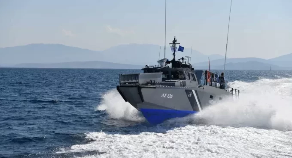 Επεισοδιακή καταδίωξη και σύλληψη διακινητή που μετέφερε 14 μετανάστες στη Ρόδο Επεισοδιακή καταδίωξη και σύλληψη διακινητή που μετέφερε 14 μετανάστες στη Ρόδο