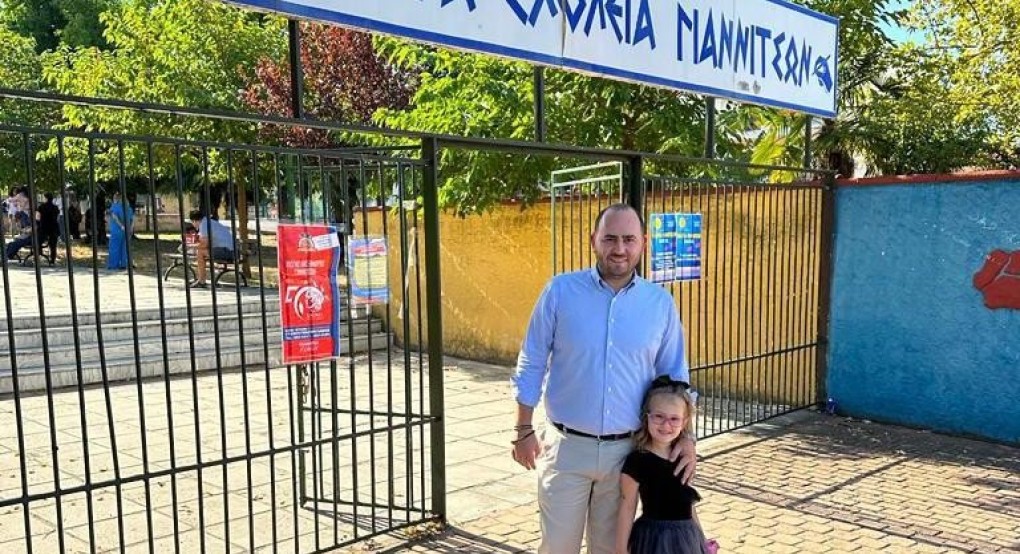 Σε σχολεία των Γιαννιτσών για τον Αγιασμό ο Λάκης Βασιλειάδης Σε σχολεία των Γιαννιτσών για τον Αγιασμό ο Λάκης Βασιλειάδης