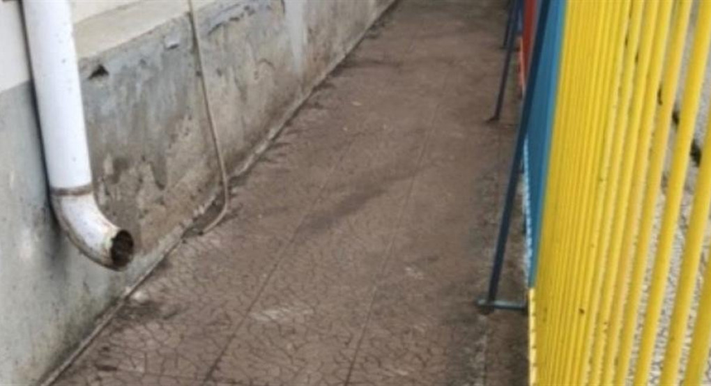 Λάρισα: Αγιασμός στα σχολεία με ακαθαρσίες και λάσπες Λάρισα: Αγιασμός στα σχολεία με ακαθαρσίες και λάσπες