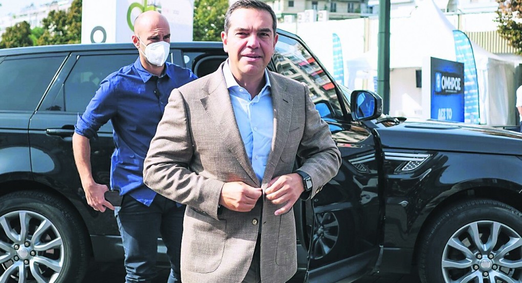 Ο Αλέξης Τσίπρας παρέδωσε και το θηριώδες Range Rover – Περιμένει το νέο του «αφεντικό» Ο Αλέξης Τσίπρας παρέδωσε και το θηριώδες Range Rover – Περιμένει το νέο του «αφεντικό»