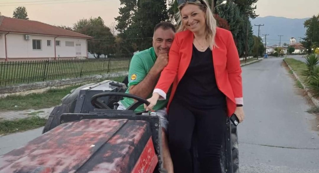 Δίπλα στους αγρότες η Μαρία Παπαδοπούλου Δίπλα στους αγρότες η Μαρία Παπαδοπούλου